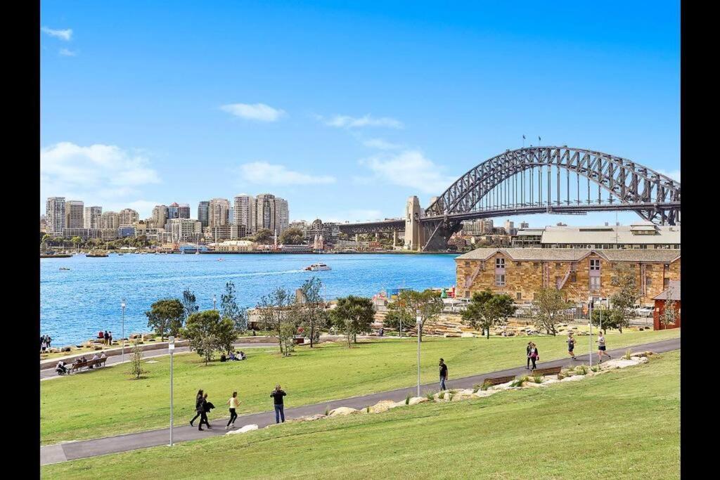 The Views - Uninterrupted Harbour Bridge *